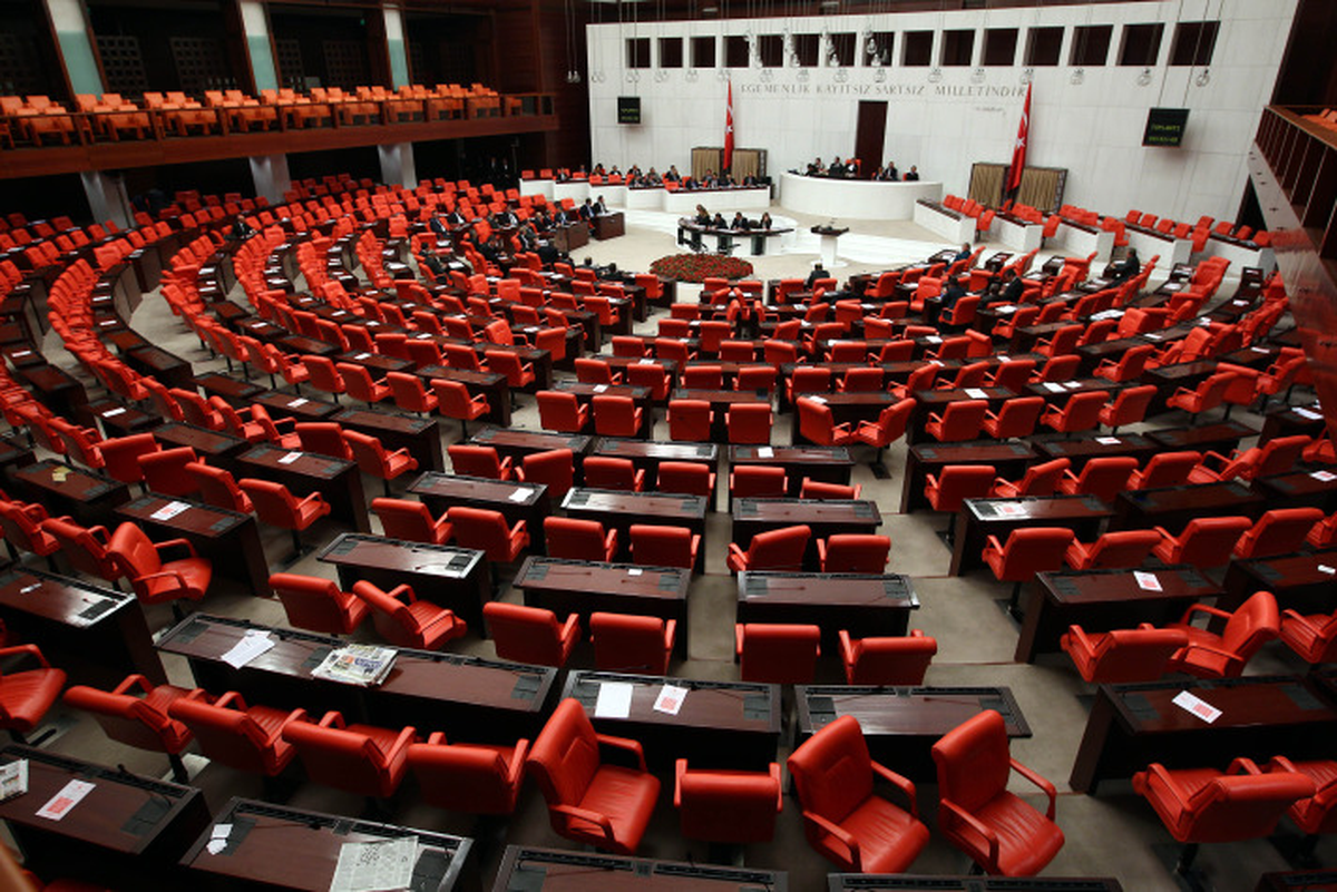 Anadilde Savunma Bütçeden Sonraya Kaldı
