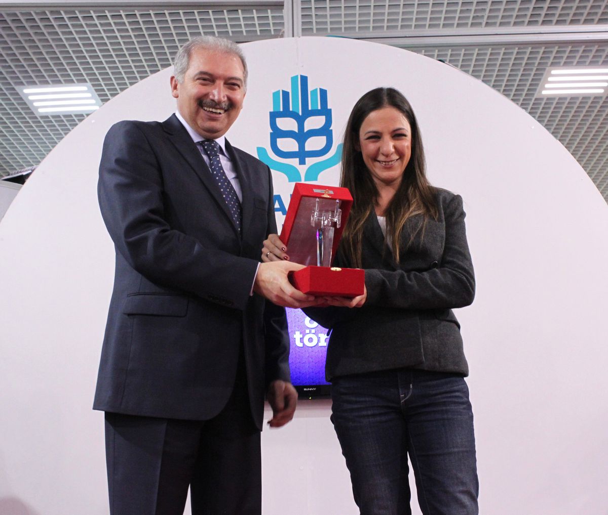 Başakşehir Belediyesi\'nden İha\'ya Ödül