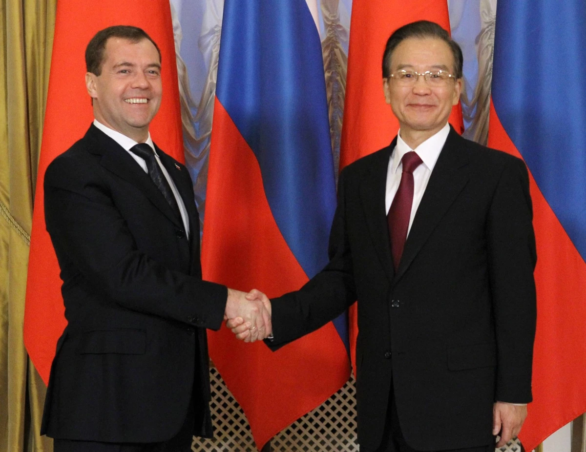 Başbakan Medvedev, Jiabao ile Görüştü