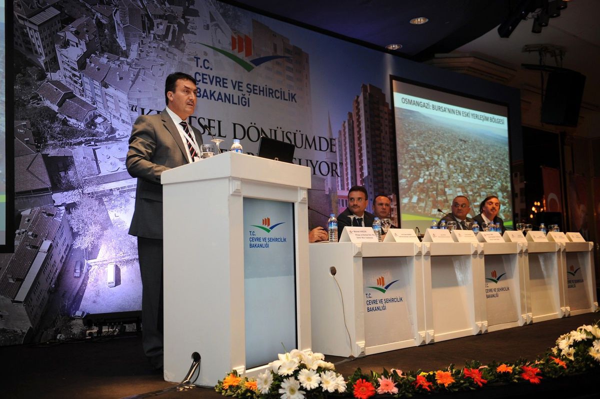 Başkan\'dan Meclise Kentsel Dönüşümü Sundu