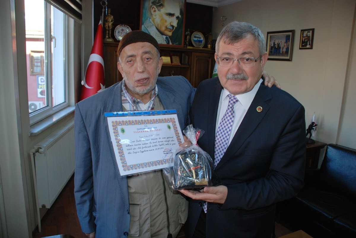 Başkan Gülşen Çeşme Yaptıran Hayırsevere Teşekkür Belgesi Verdi