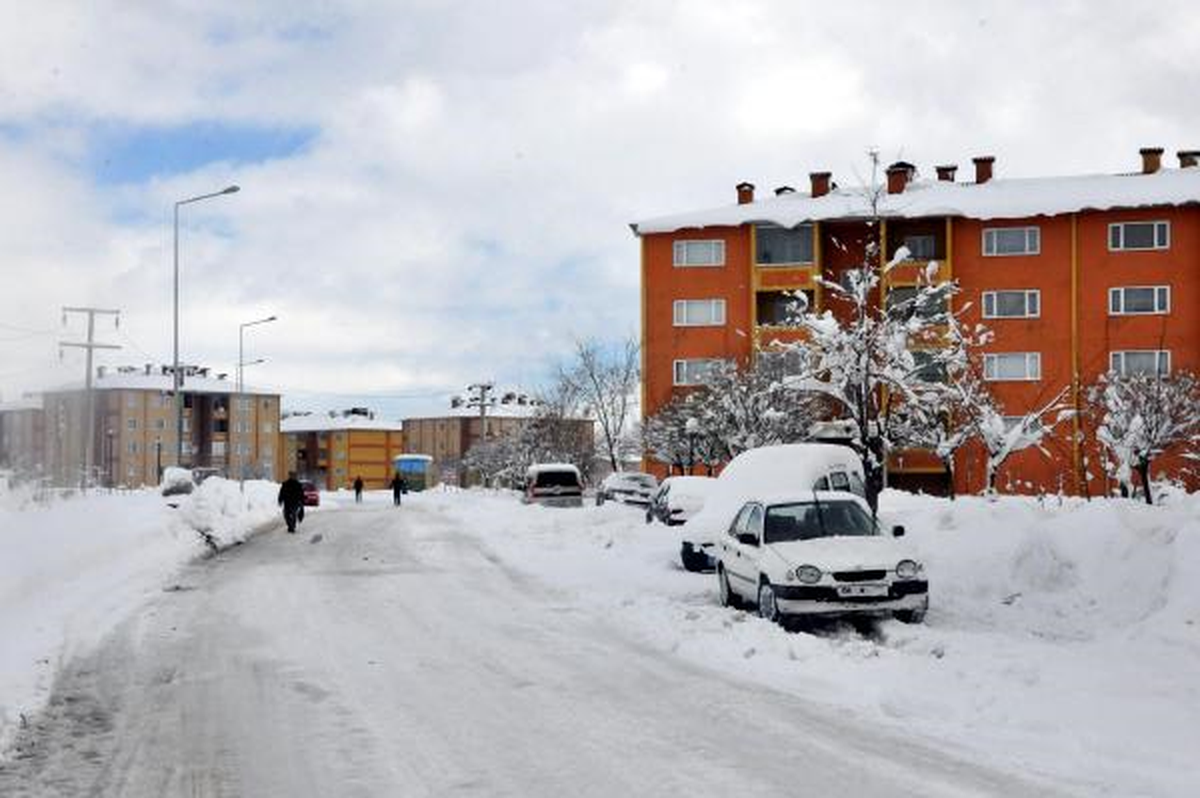 20 Köy Yolu Kardan Kapandı