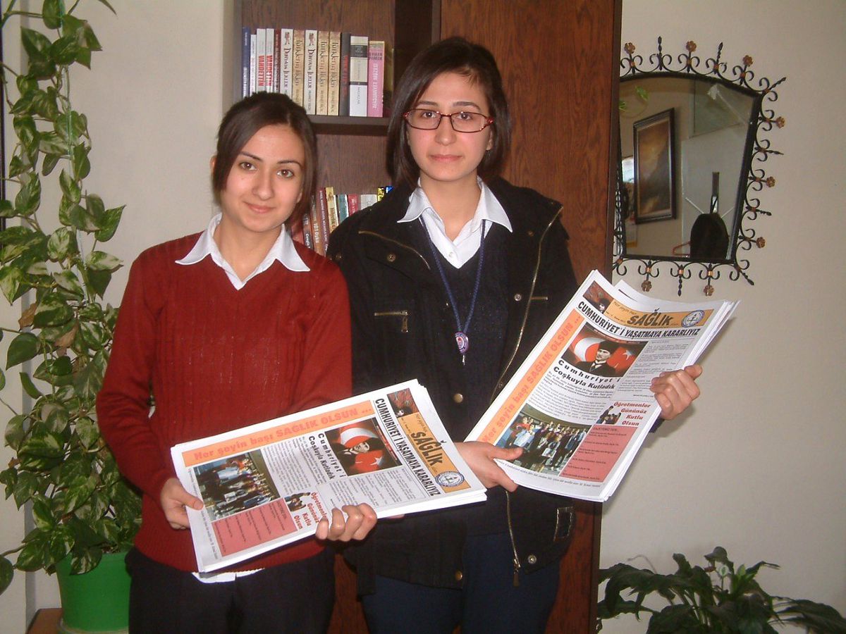 Burhaniye\'de Öğrenciler Gazeteciliği Sevdi