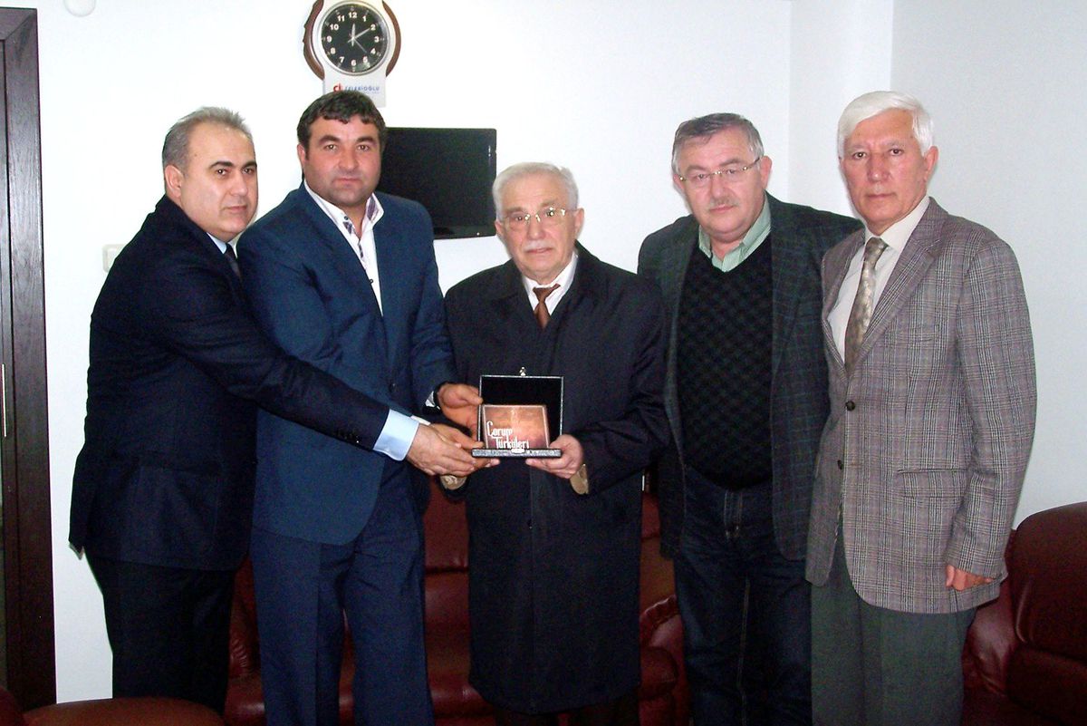 Çorum Vakfı Çesob Başkanı Kılıç'a Albüm Hediye Etti