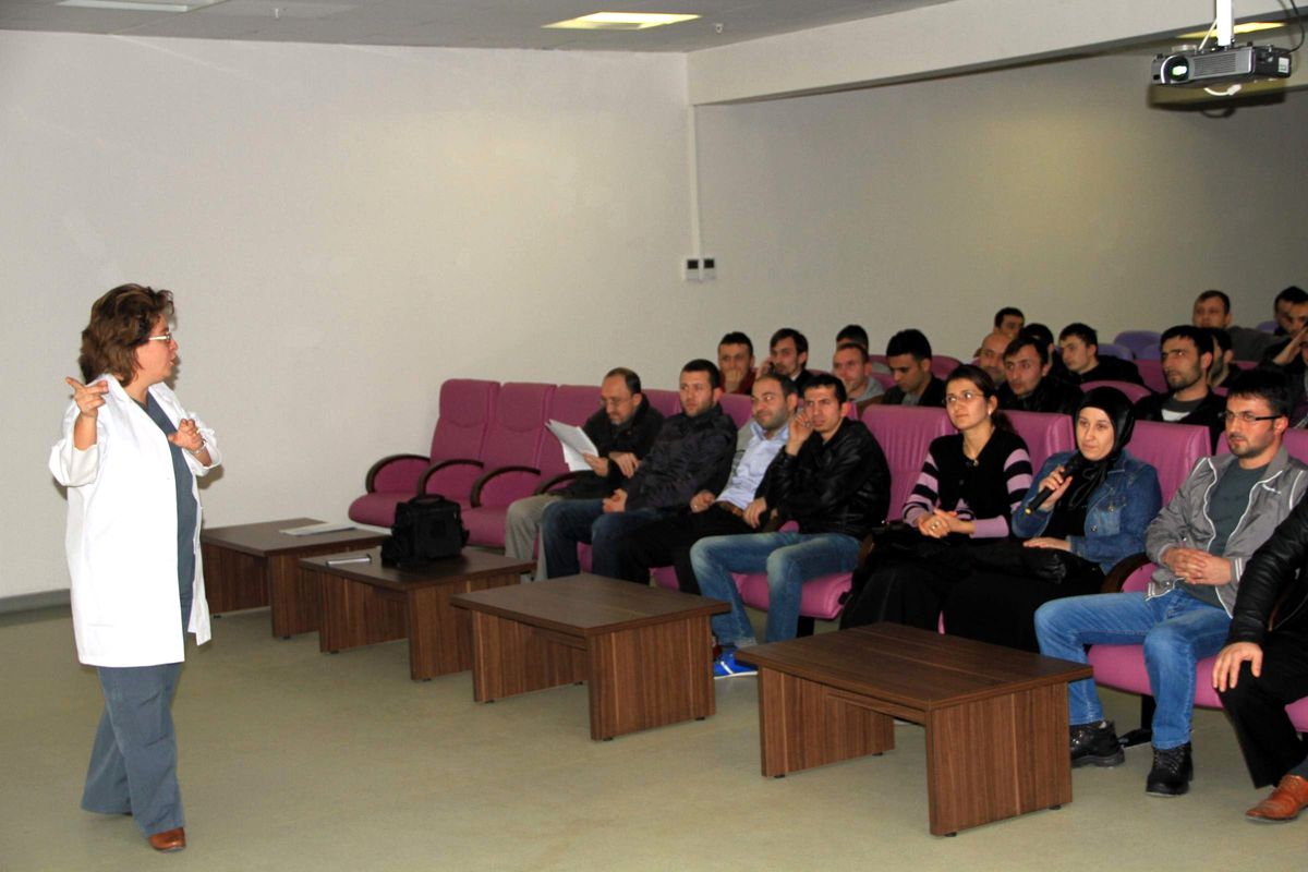Diş Protez Laboratuvarlarındaki Yardımcı Elemanlara Eğitim