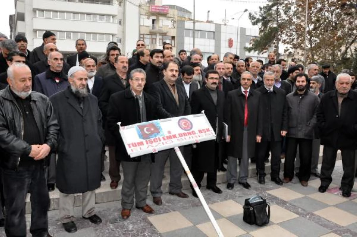 Elazığ\'da Kılık Kıyafet Yönetmeliği Protestosu