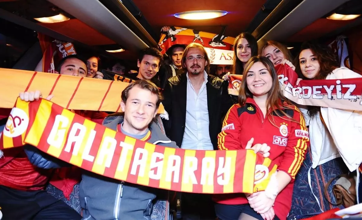 Ayhan Akman, Taraftar ile Braga Maçını İzledi