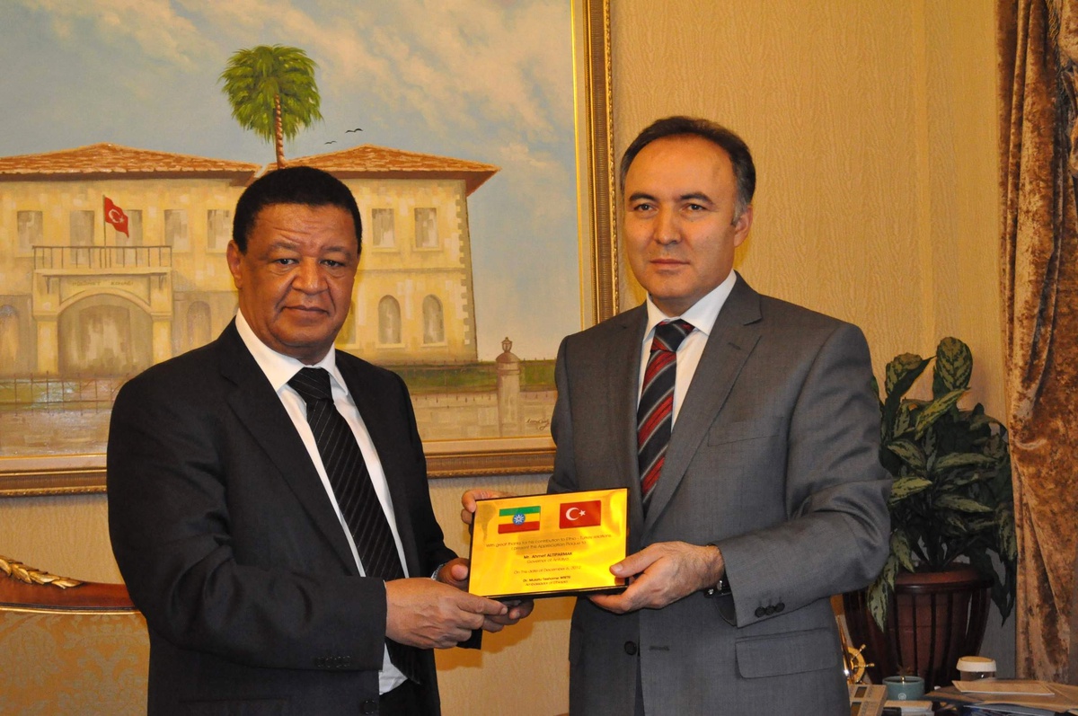 Etiyopya Büyükelçisi Antalya Valisi Altıparmak\'ı Ziyaret Etti