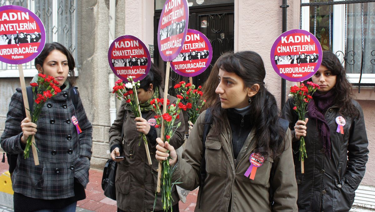 Fatih\'teki Kadın Cinayeti Protesto Edildi