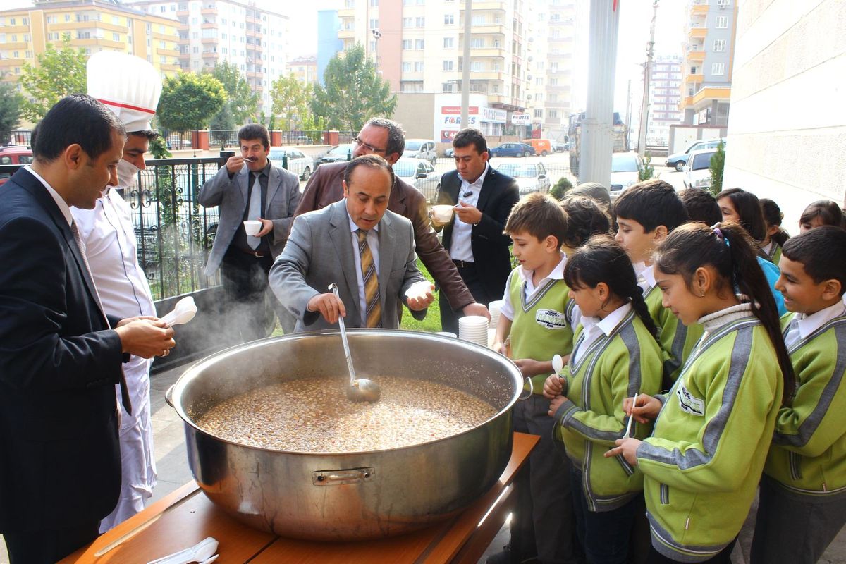 Gamek 6 Bin Kişiye Aşure Dağıttı