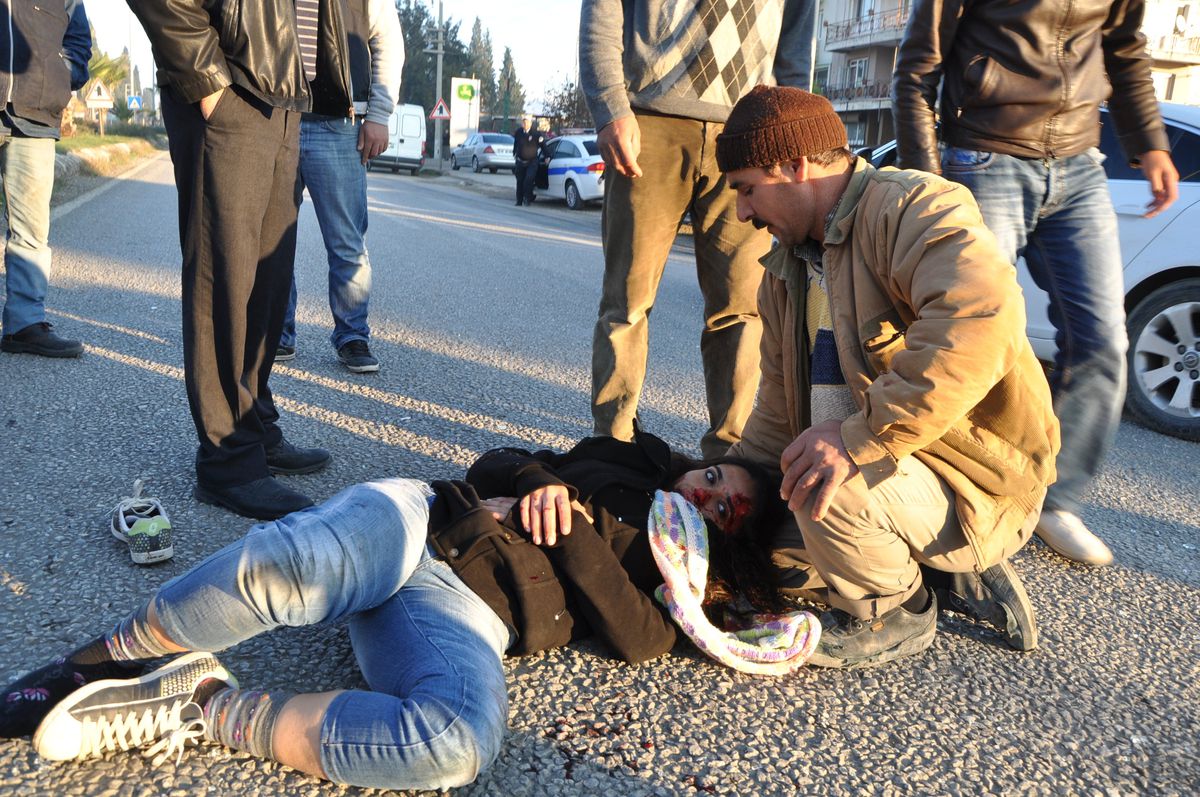 İşe Giden Genç Kıza Minibüs Çarptı