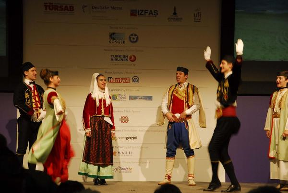 İzmir\'de Turizm Fuarı\'nı Bakan Günay Açtı