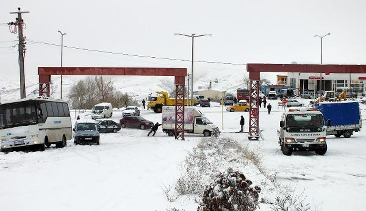 Kar Sürücüleri Zor Durumda Bıraktı