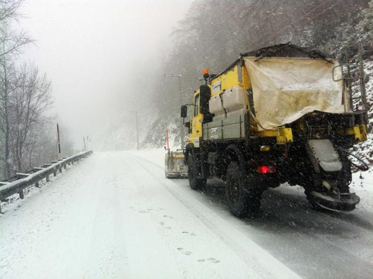 Kartepe Yolunda İlk Kar Temizliği