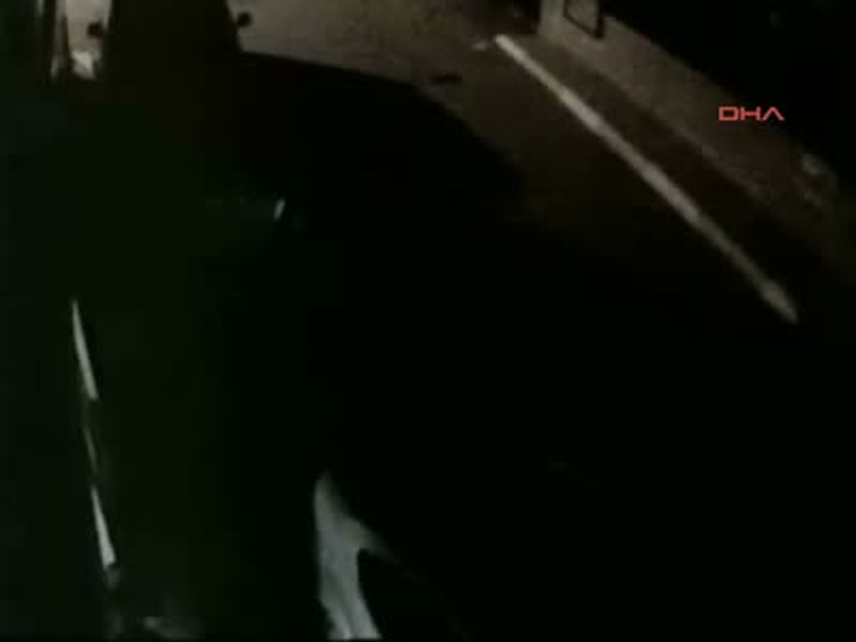 Kasa Hırsızları Güvenlik Kamerasını Farkedince