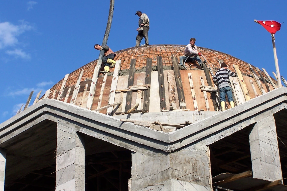 Ereğli\'de Kurtlar Köyü Cami İnşaatı Sürüyor