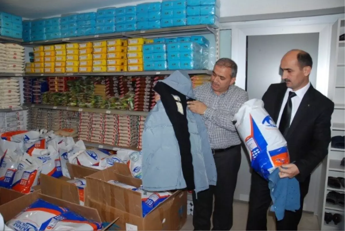 Kimse Yok mu Derneği 172 Çocuğun Kışlık İhtiyacını Karşıladı