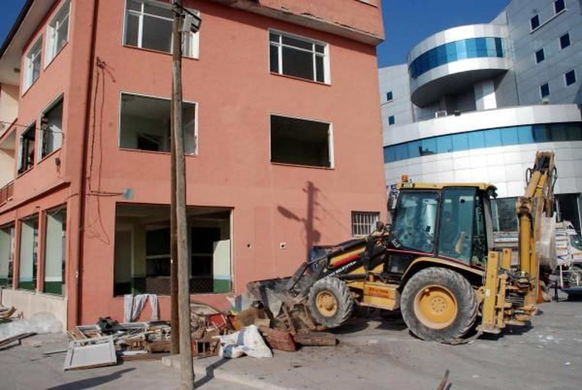 Konya 14 Yıl Sonra 652 Bin Lira Ödenerek Mahkeme Kararıyla Yıkıldı