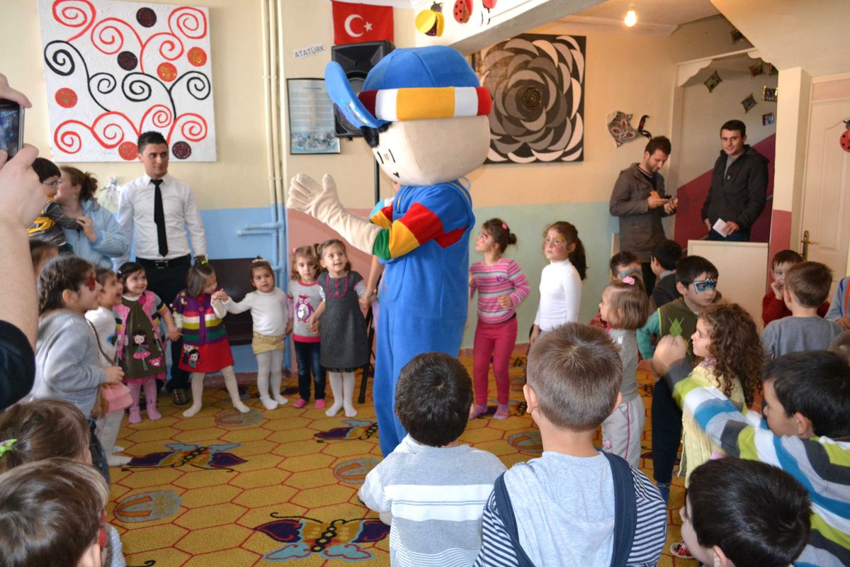 Minik Öğrenciler \'Pepee\' ile Eğlendi