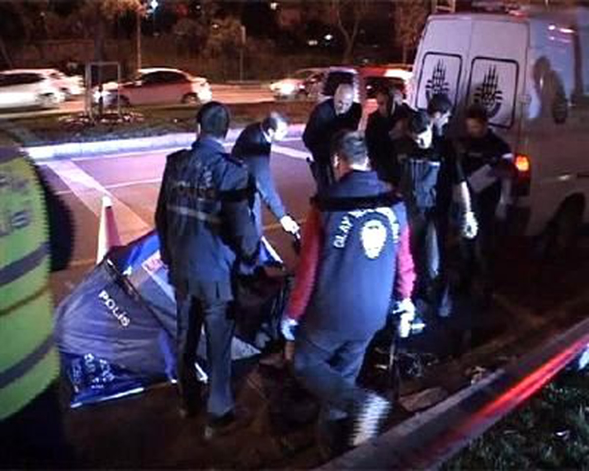Motosiklet Yaya Çarptı: 1 Ölü 1 Ağır Yaralı