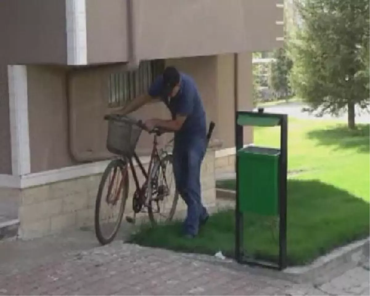 Polis Senaryo Gereği Gündüz Vakti Hırsız Oldu, Kimse Fark Etmedi