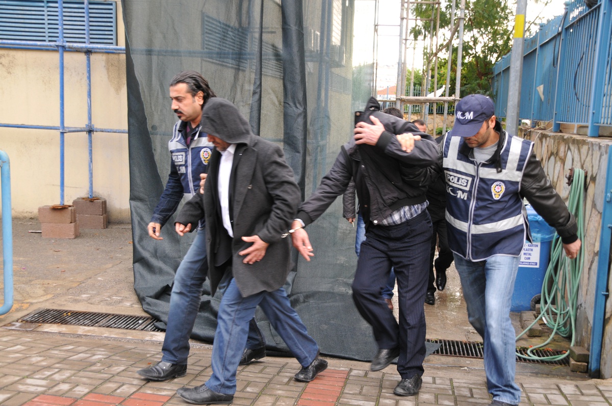 Polis Zehir Tacirlerini Alışverişte Yakaladı
