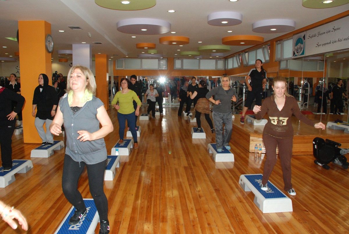 Sabah Sporlarına Salonlarda Devam