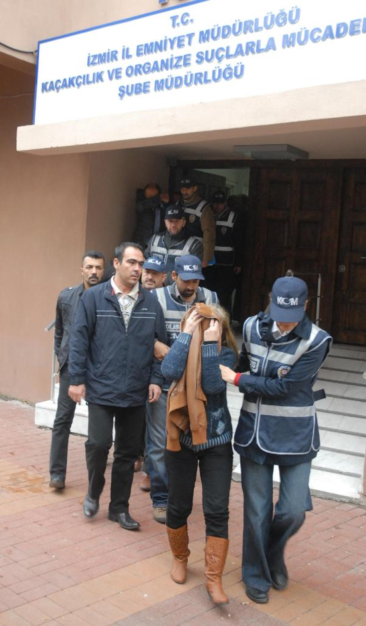 Sahte Belgeleri Cinsel Ürün Kutularında Göndermişler