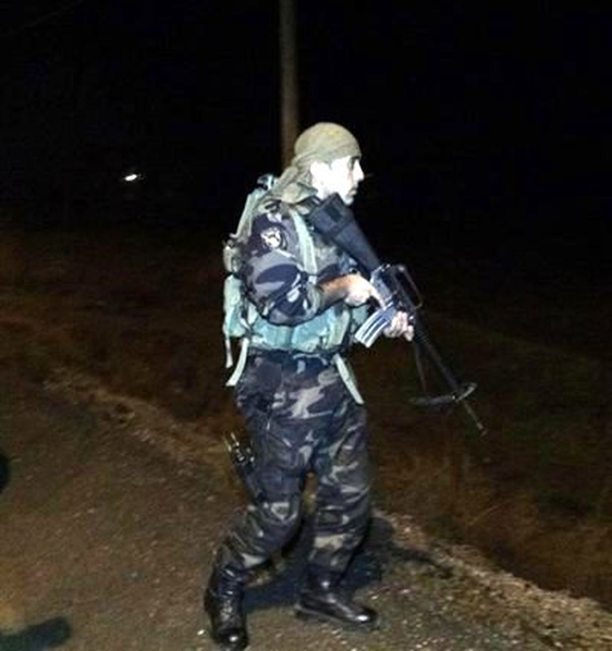 Takipteki Polislerden Kurtulmak İçin Esrar Dolu Çantaları Yola Attılar