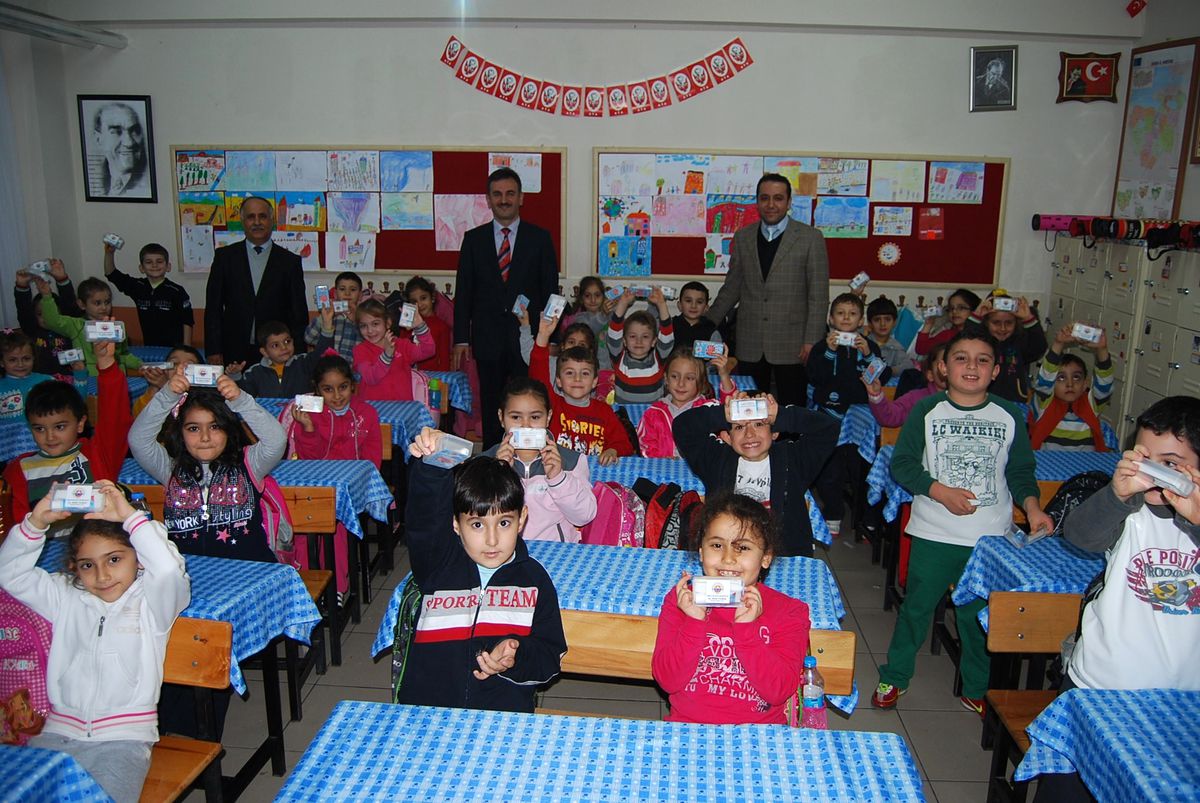 "Temiz Dişler Sağlıklı Gülüşler" Kampanyası Devam Ediyor