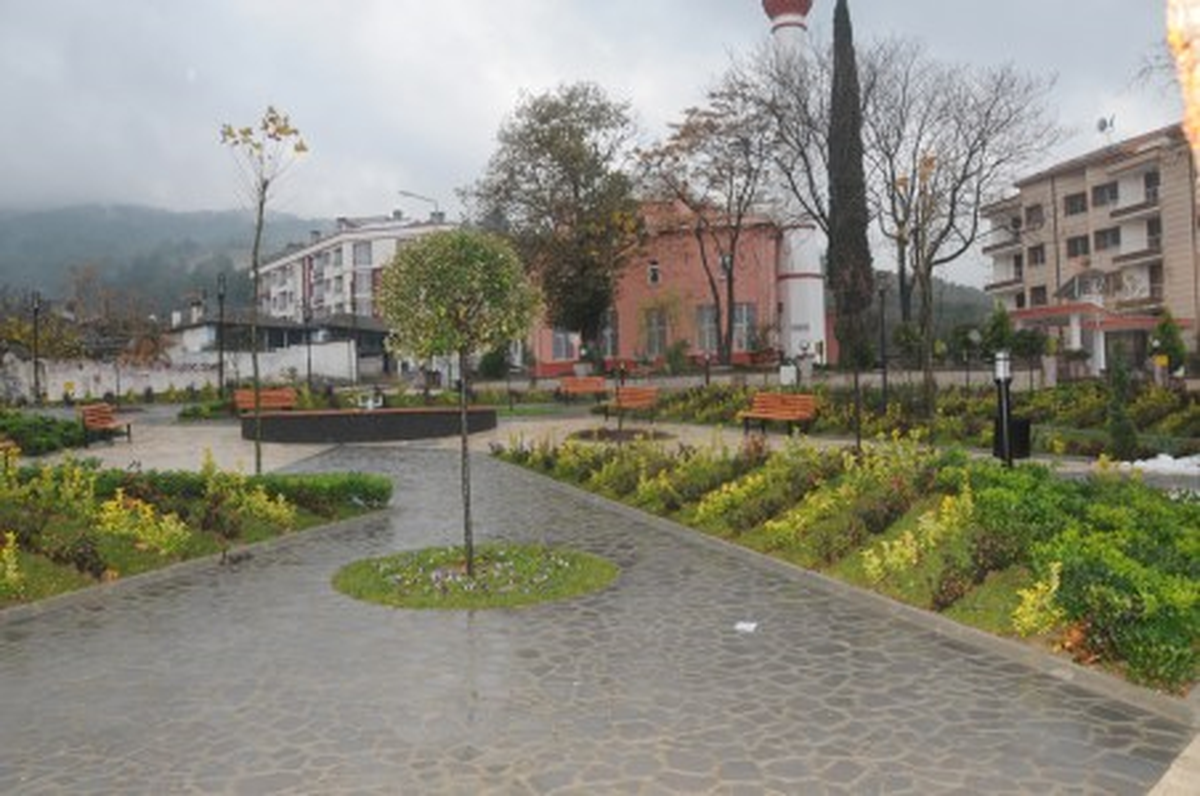 Uncubozköy\'e Yakışan Meydan