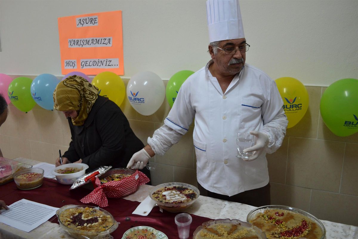 Veliler Aşureleri ile Yarıştı