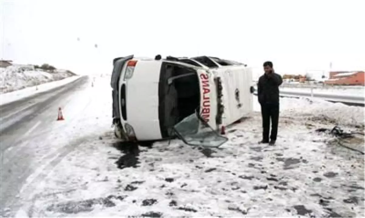 Yozgat'ta Ambulans Devrildi: 1 Yaralı