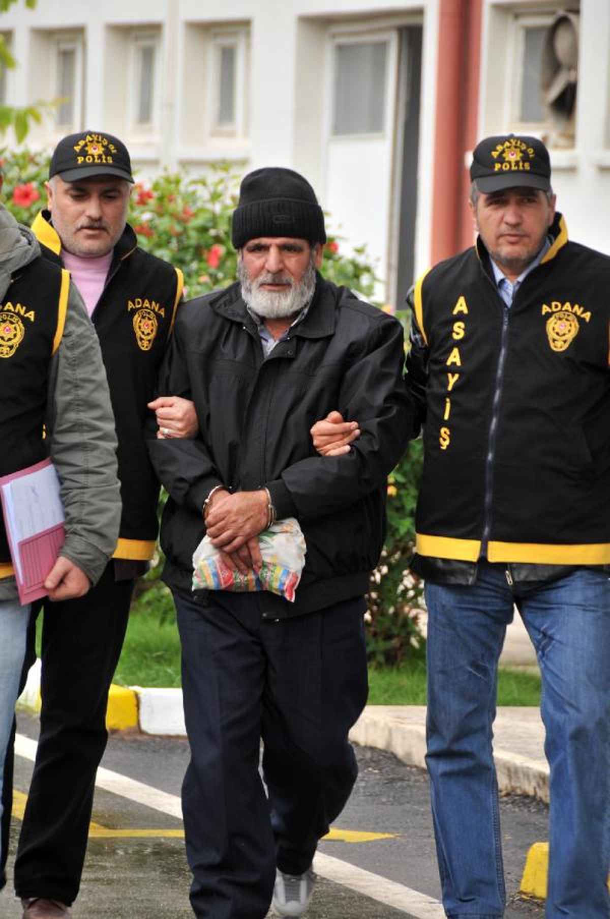 3 Kişinin Cinayet Şüphelisi, Sgk Kayıtlarından Eczanede Yakalandı