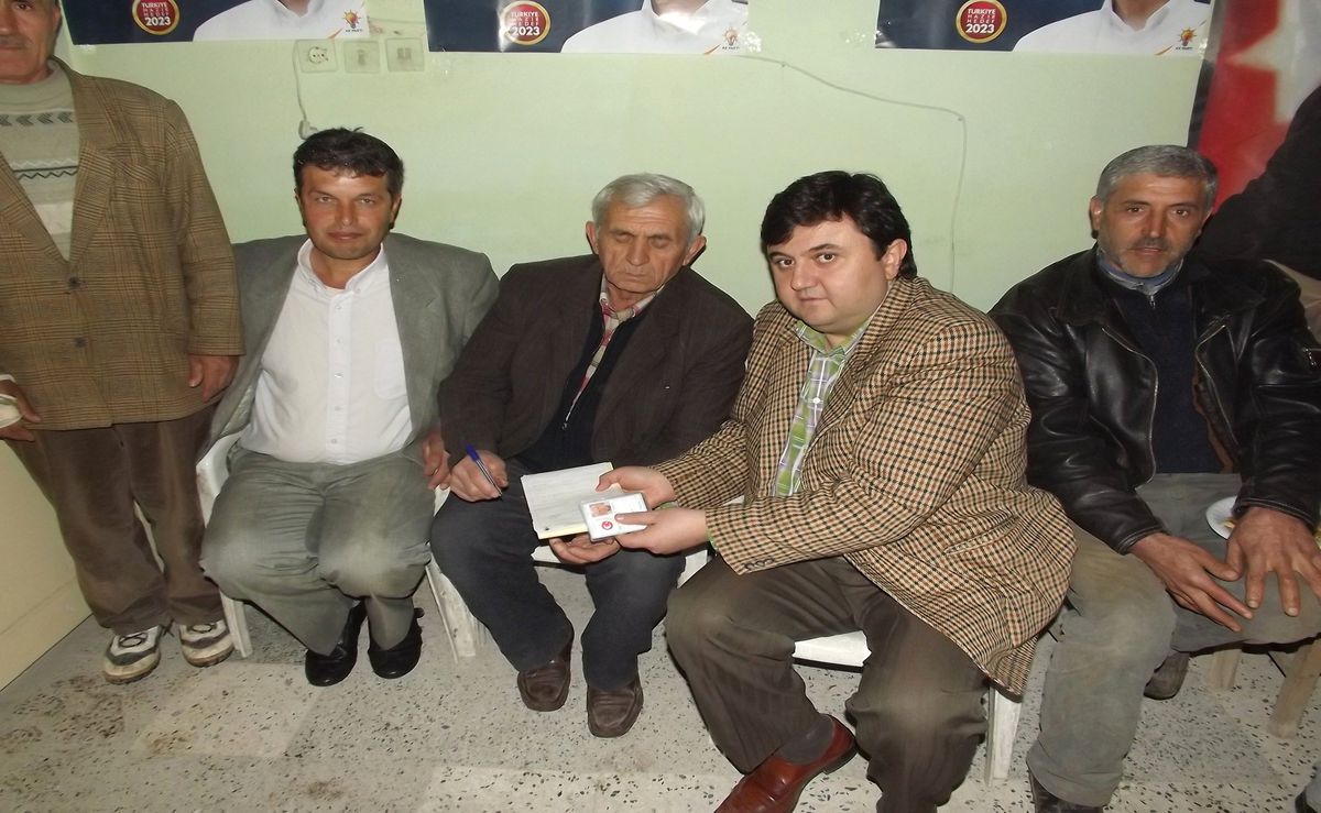 AK Parti Kula Teşkilatı Çalışmalarını Sürdürüyor