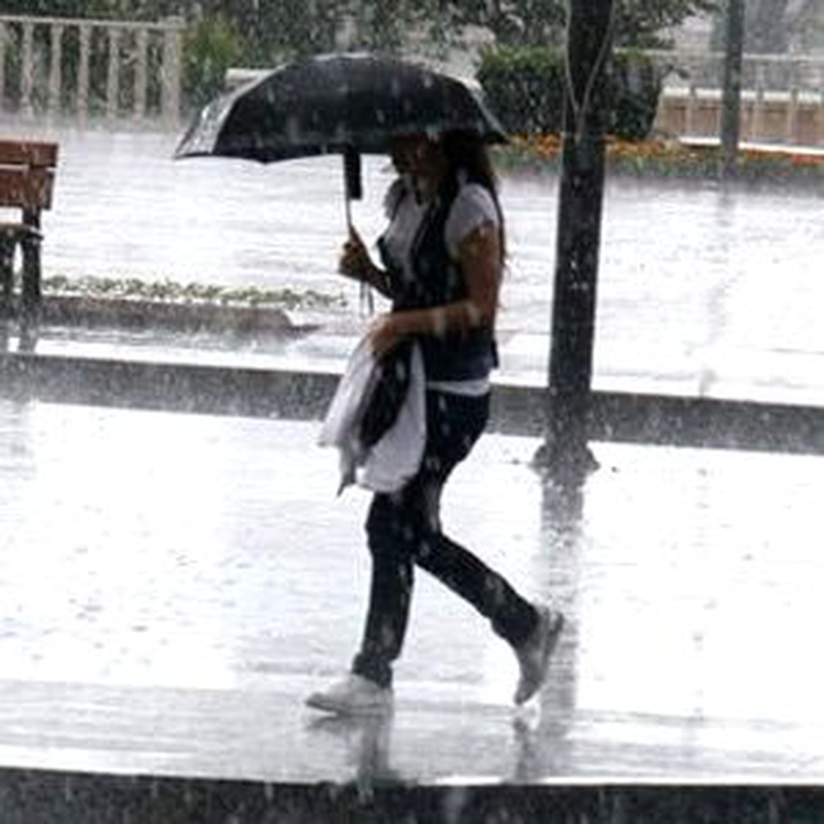 Antalya\'da Kuvvetli Yağış ve Rüzgar Uyarısı