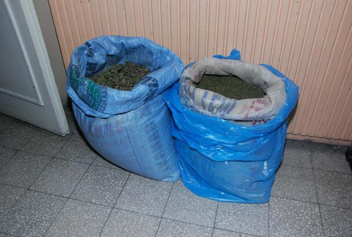 Ateş Açılarak Durdurulan Araçtan 15 Kilo Esrar Çıktı