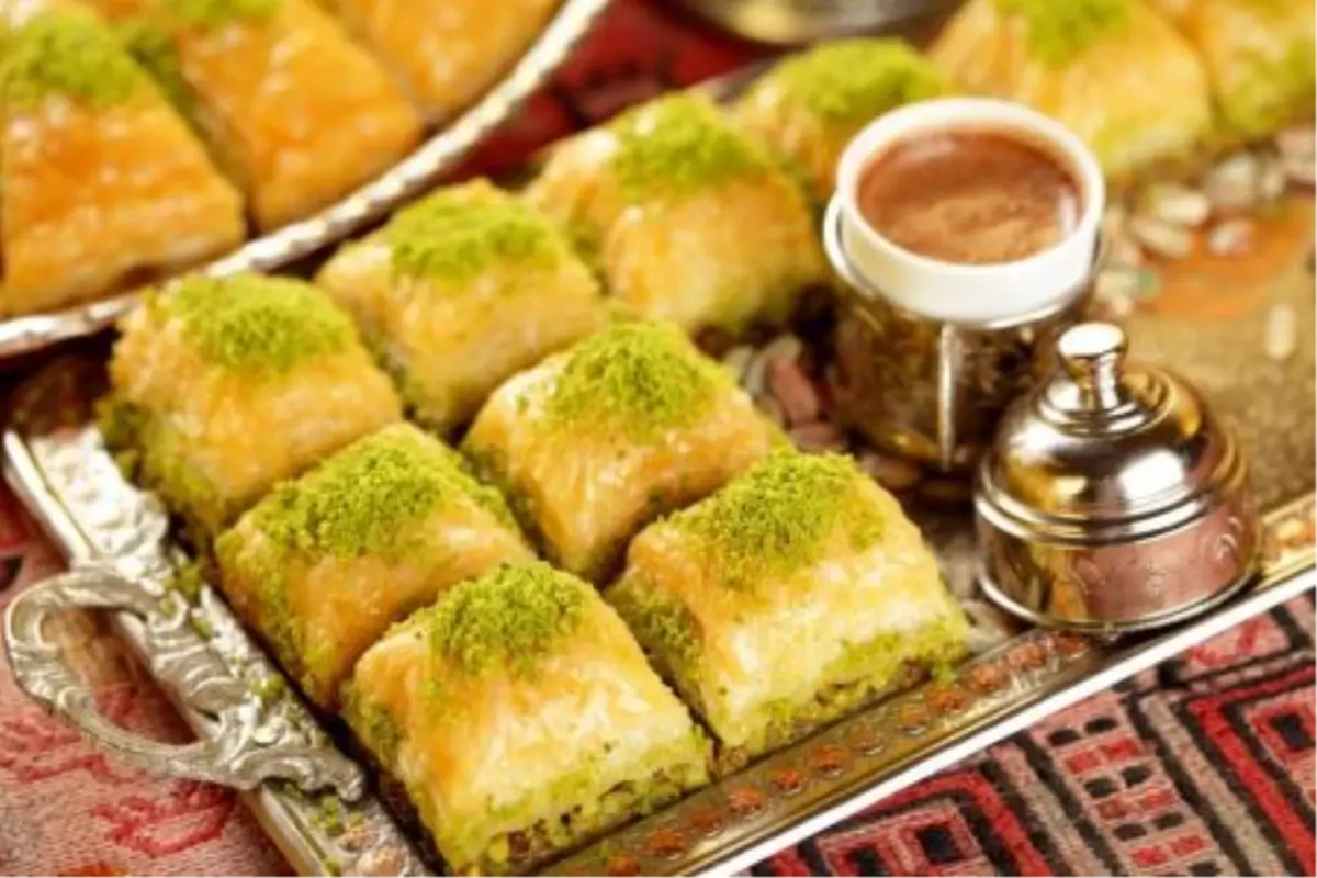 Baklavacı Güllüoğlu Artık Almanya Düsseldorf\'ta