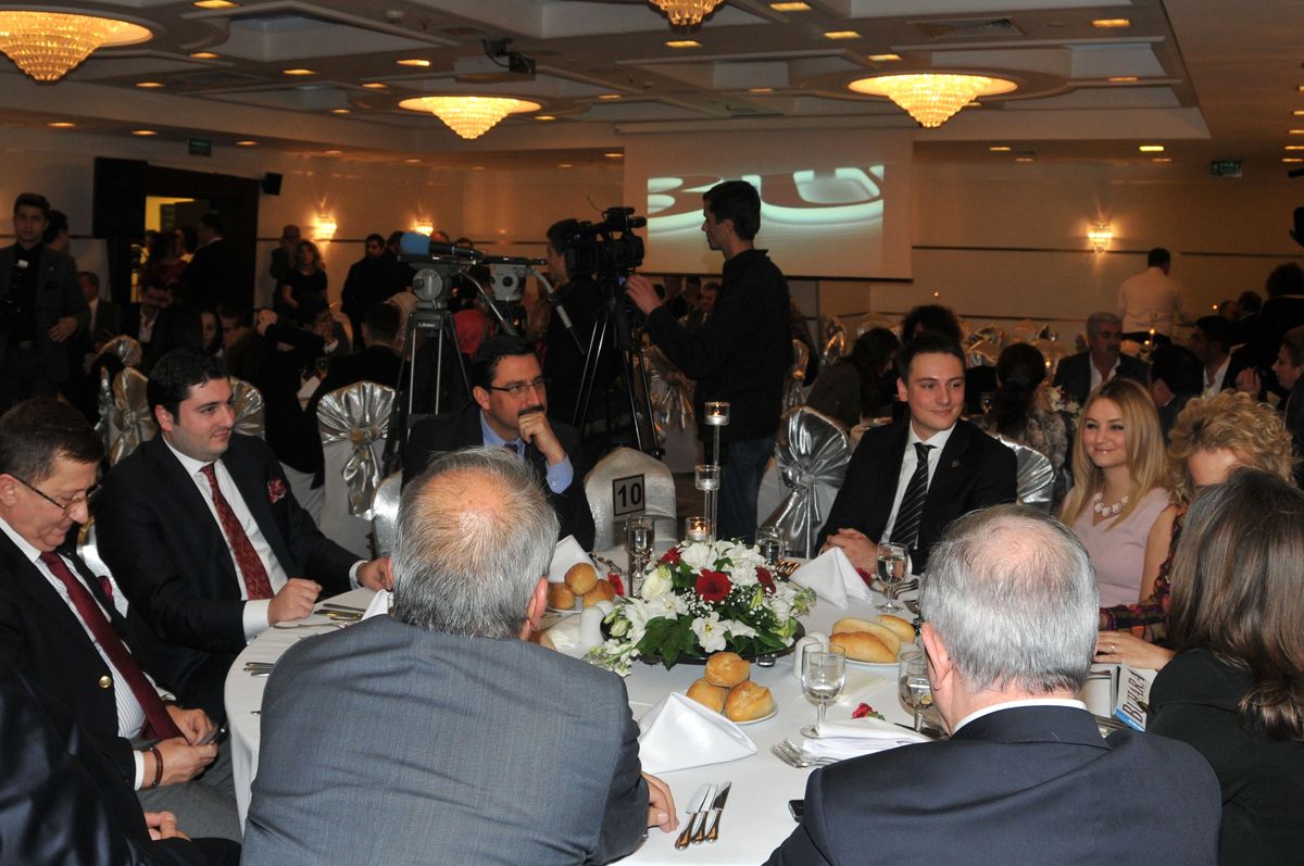 Başkan Ak\'a "Yılın Hizmet" Ödülü