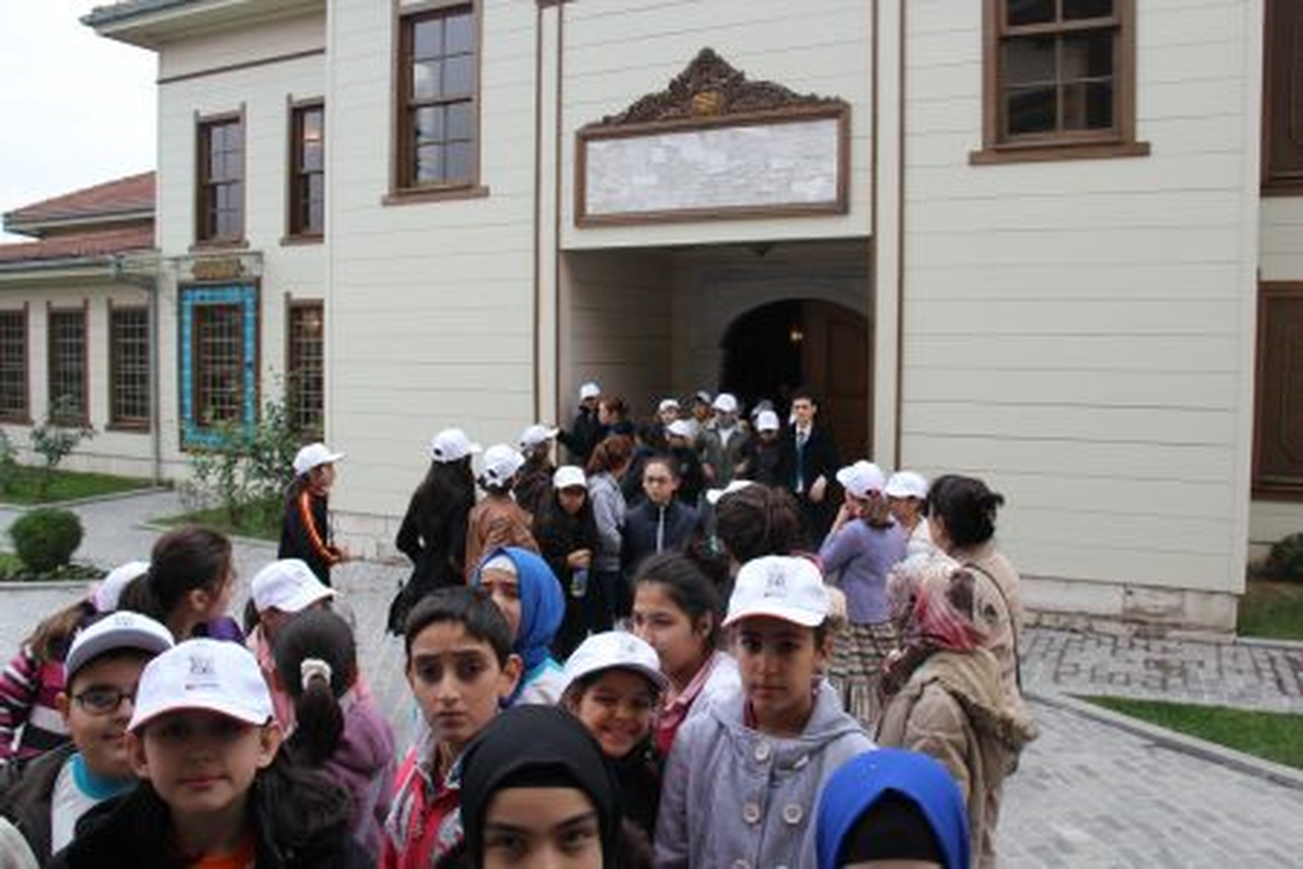 Bilgi Evi Üyeleri Mevlana\'yı Ziyaret Etti