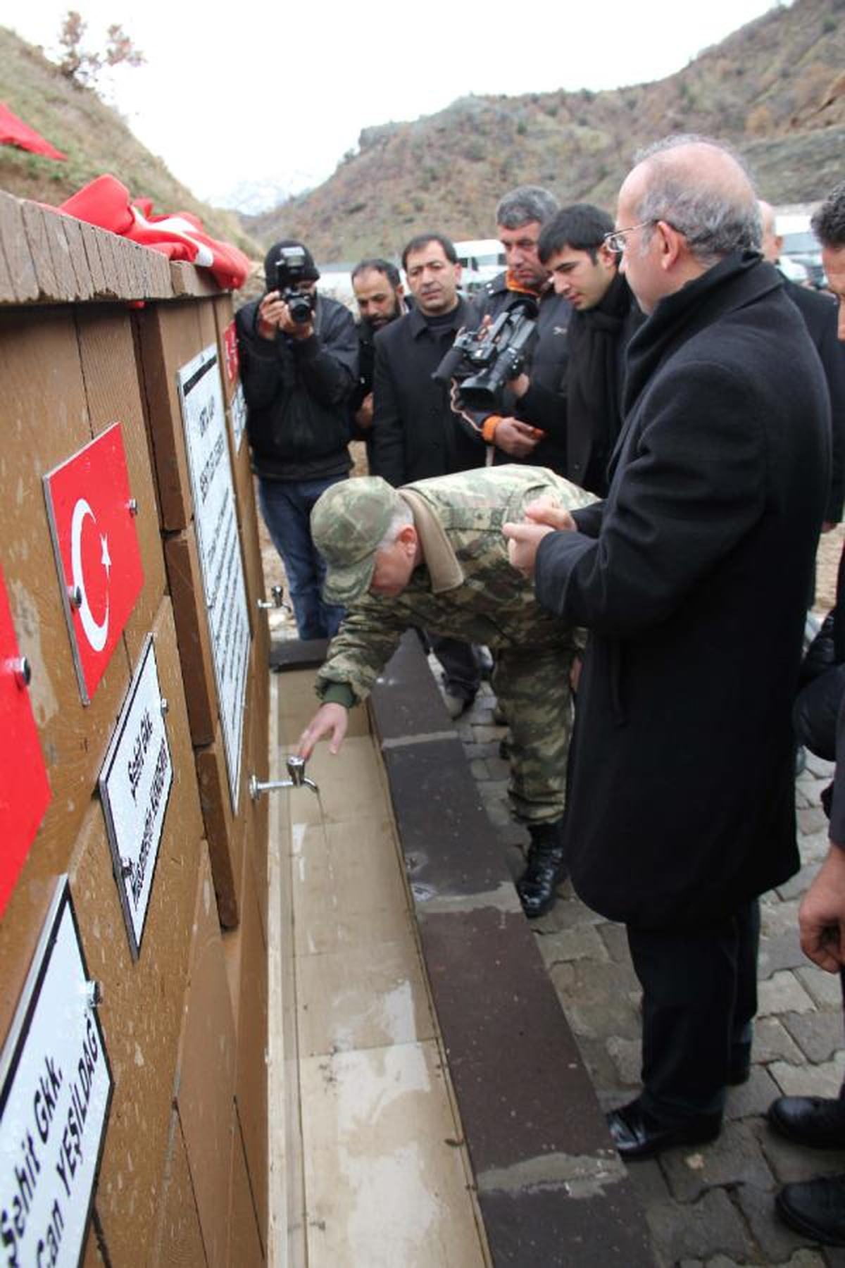 Bitlis\'te Şehit Korucular Anısına Çeşme Yapıldı