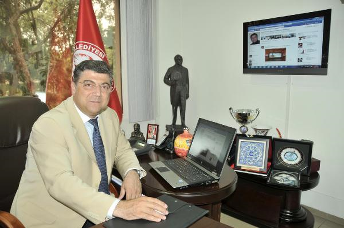 Bornova Belediye Başkanı Sındır, Adını Kullananlara Karşı Uyardı