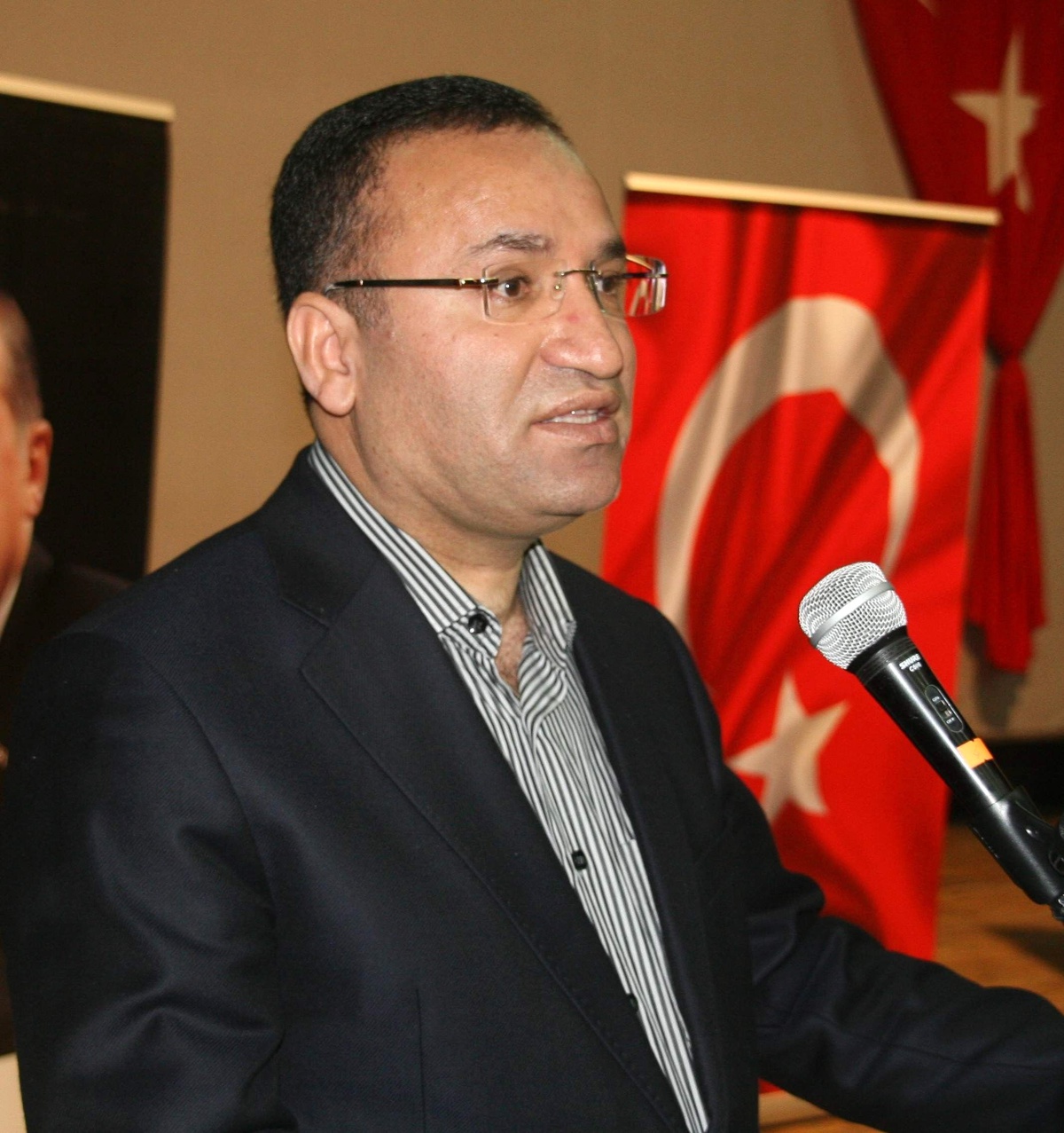 Bozdağ, Uzlaşma Komisyonu\'ndaki Başkanlık Tartışmalarını Değerlendirdi