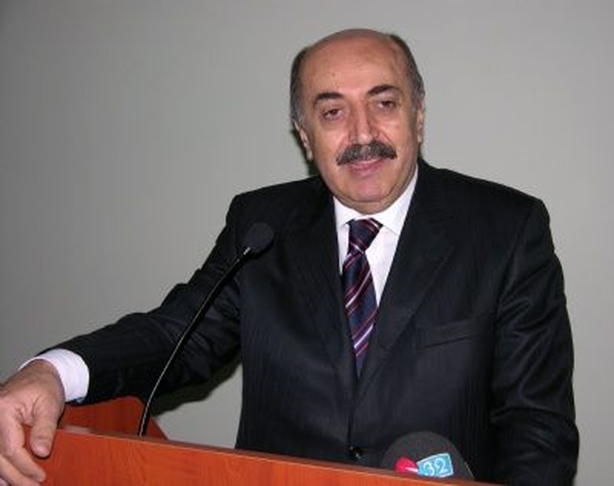 Chp\'li Öner\'den Büyükşehir Yasasına Tepki