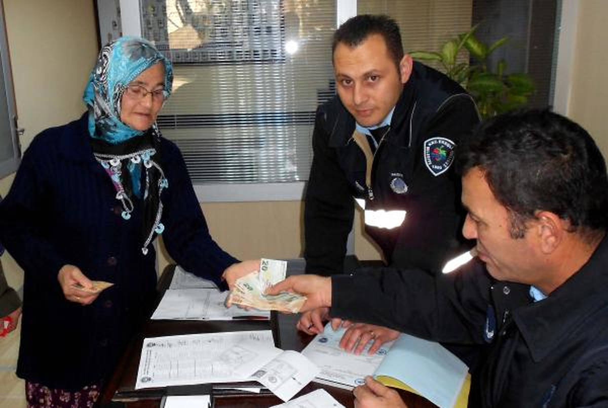 Düşürdüğü 840 Liralık Emekli Maaşı Teslim Edildi