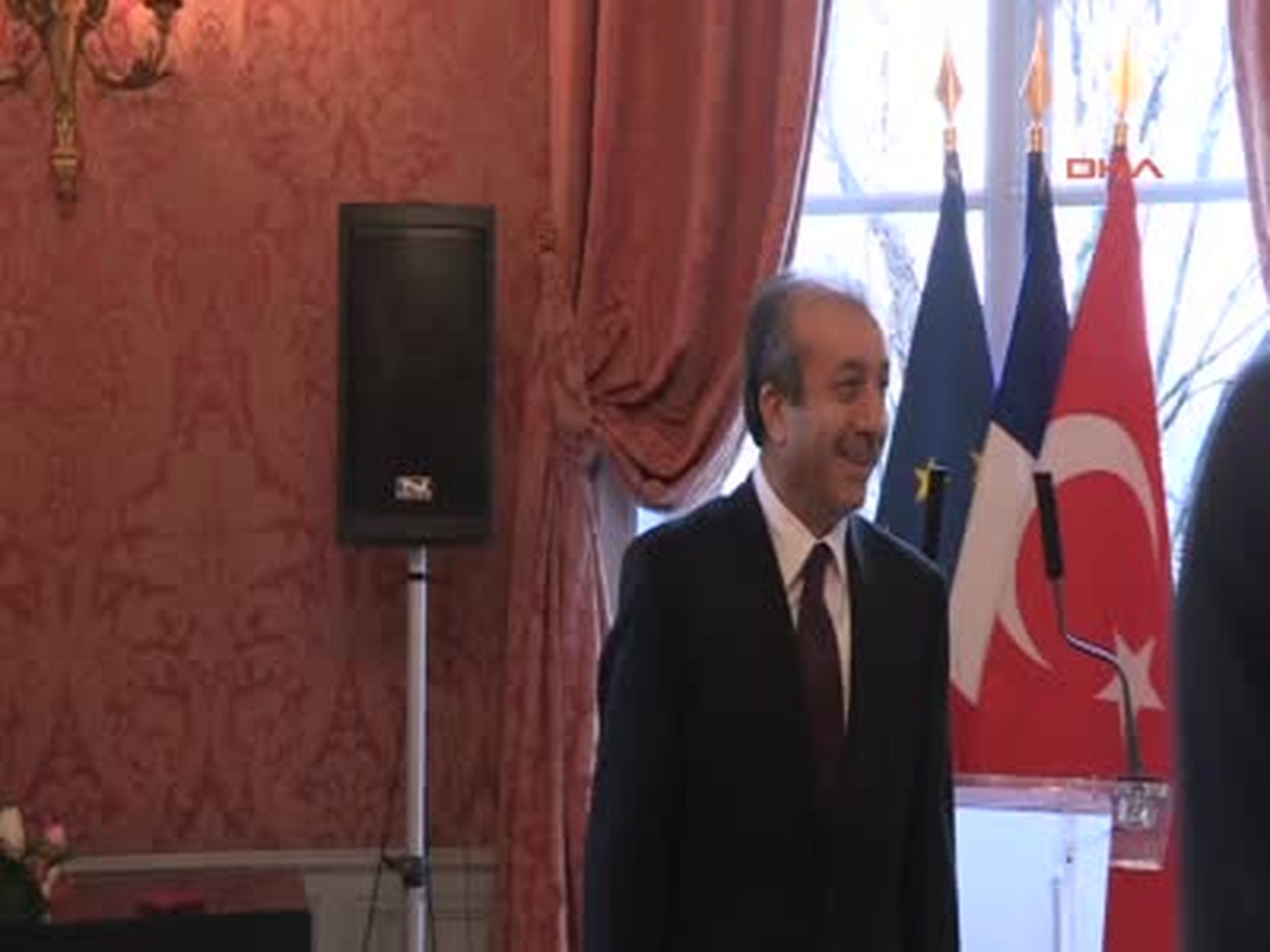 Eker\'e Şövalye Liyakat Nişanı Verildi