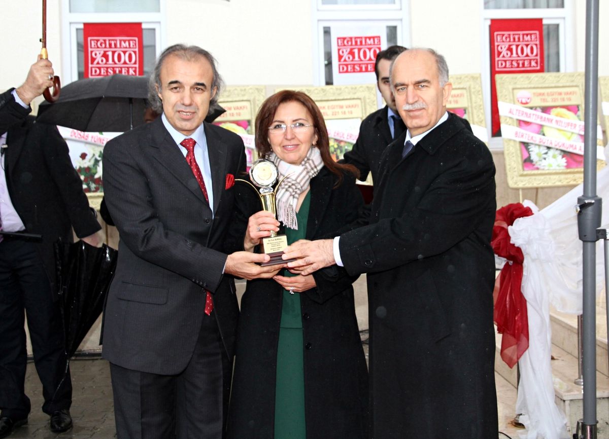 Emekli Öğretmenden Nilüfer\'e Yeni Okul