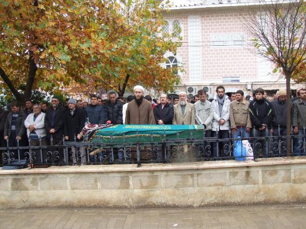 Eşini Başına Baltayla Vurarak Öldürdü