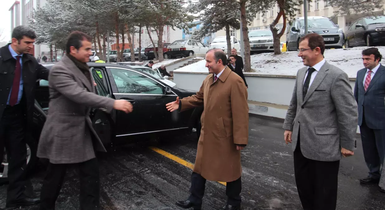 Gençlik ve Spor Bakanı Suat Kılıç, Büyükşehir Belediyesi'ni Ziyaret Etti…