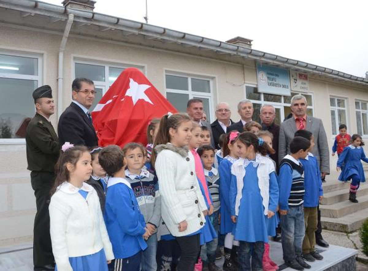 Hayırsever Emekliden, Köy Okuluna Atatürk Büstü